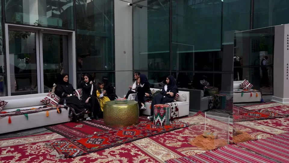 فيلم يوثّق الاحتفاء واللقاءات والتفاصيل